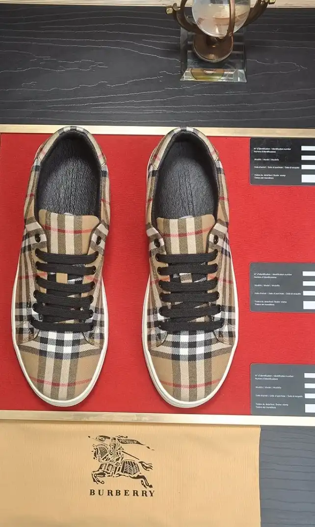 hype Burberry Sneakers