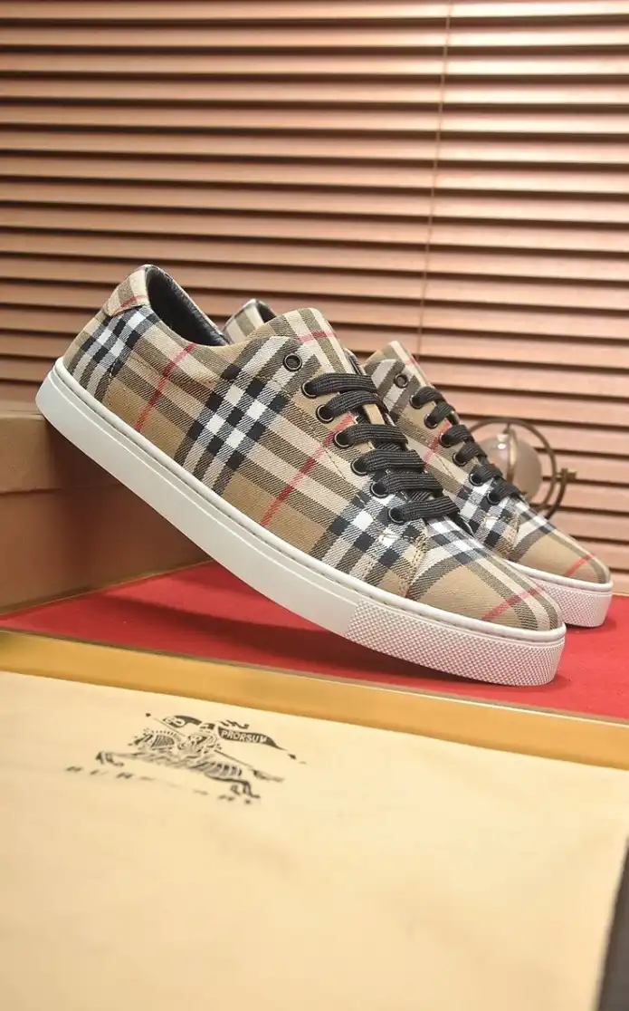 hype Burberry Sneakers