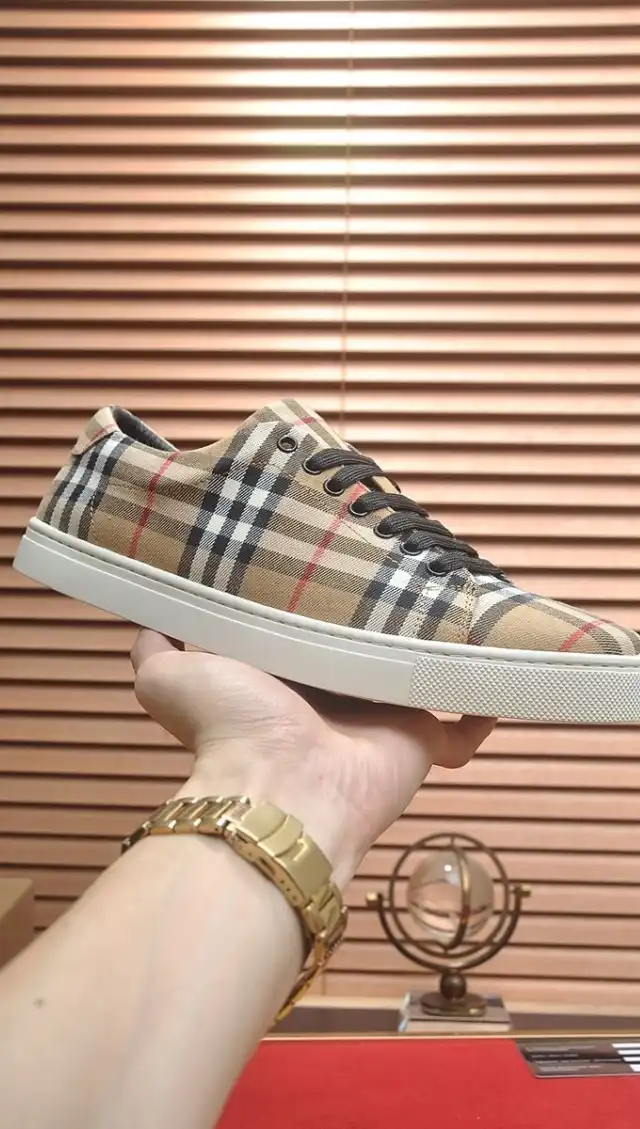 hype Burberry Sneakers