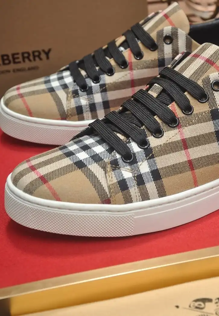 hype Burberry Sneakers