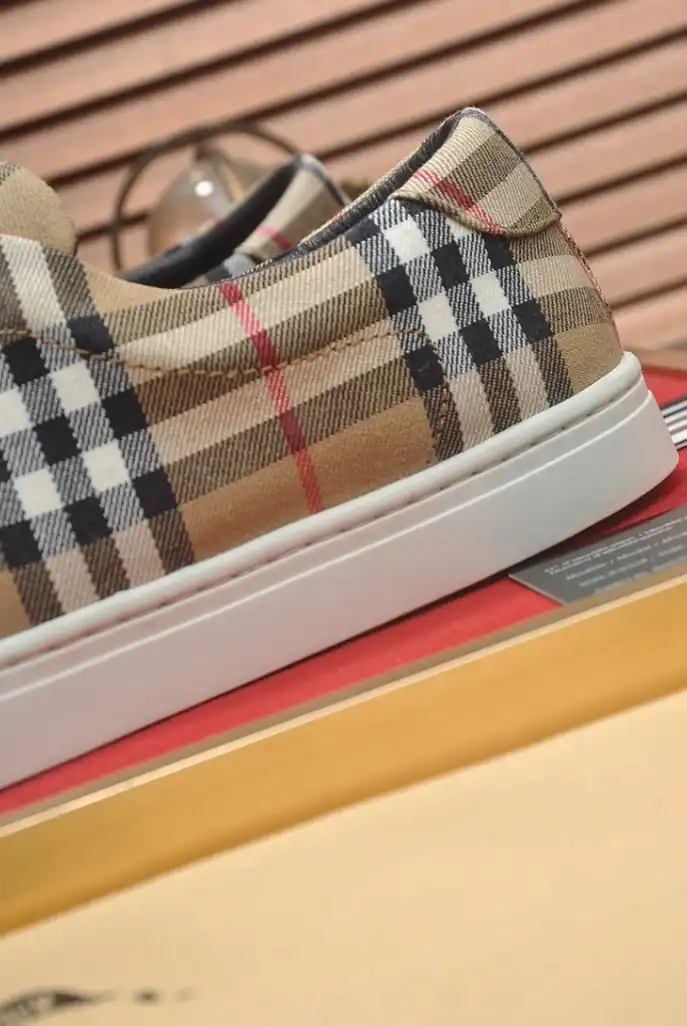 hype Burberry Sneakers