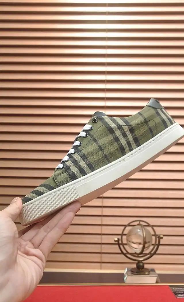 hype Burberry Sneakers