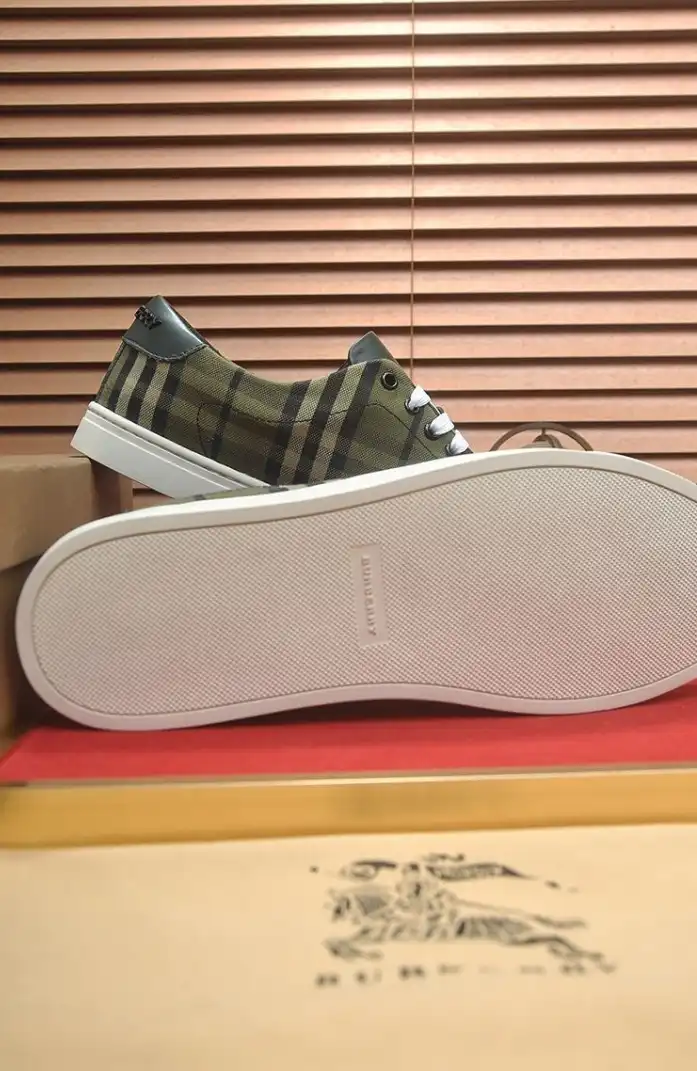 hype Burberry Sneakers