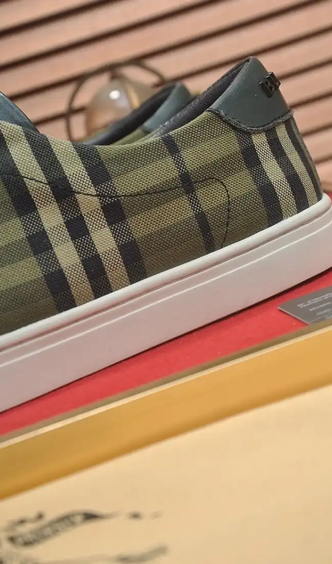 hype Burberry Sneakers