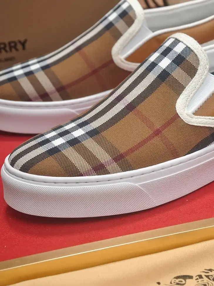 hype Burberry Sneakers