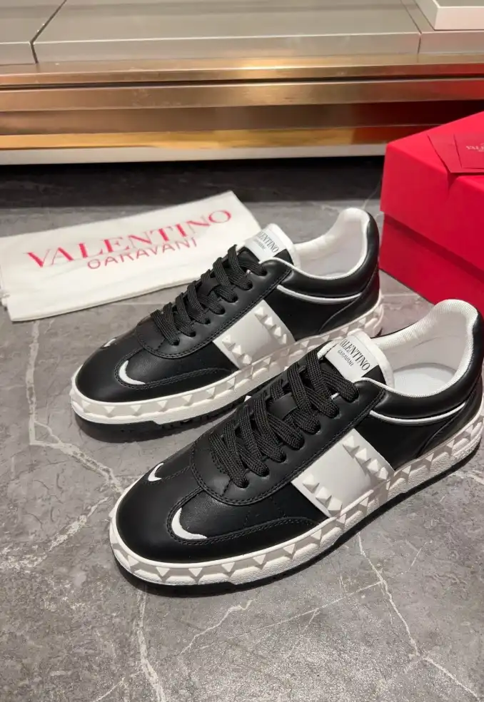 hype Valentino Sneakers