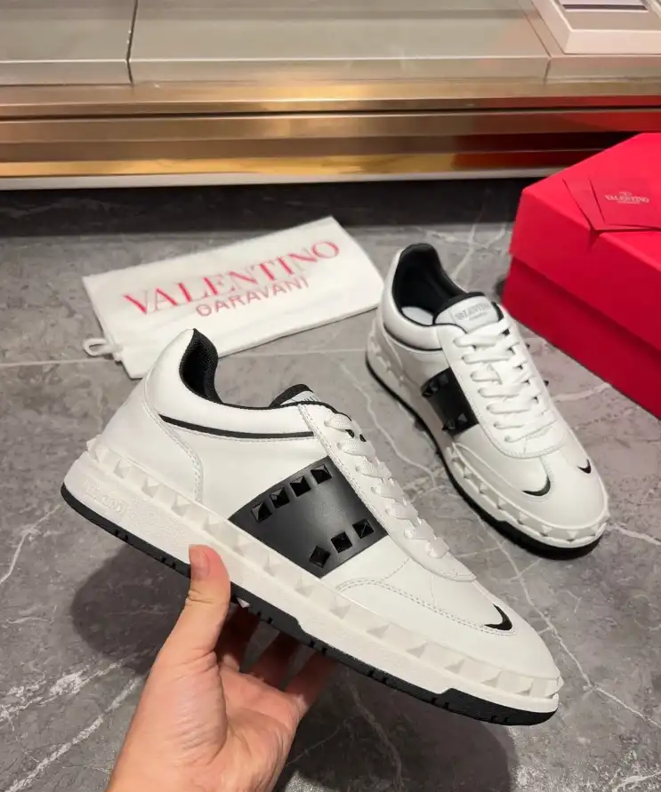 hype Valentino Sneakers