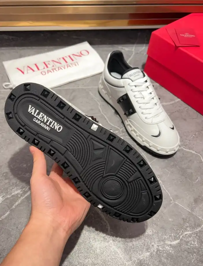 hype Valentino Sneakers