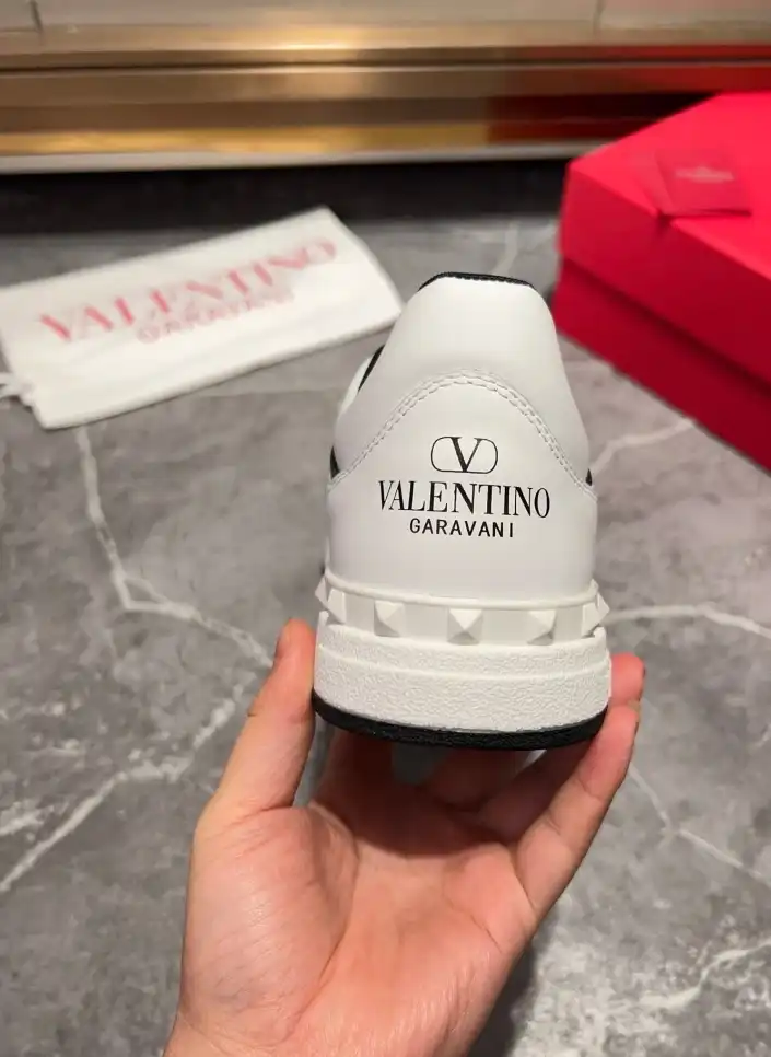 hype Valentino Sneakers