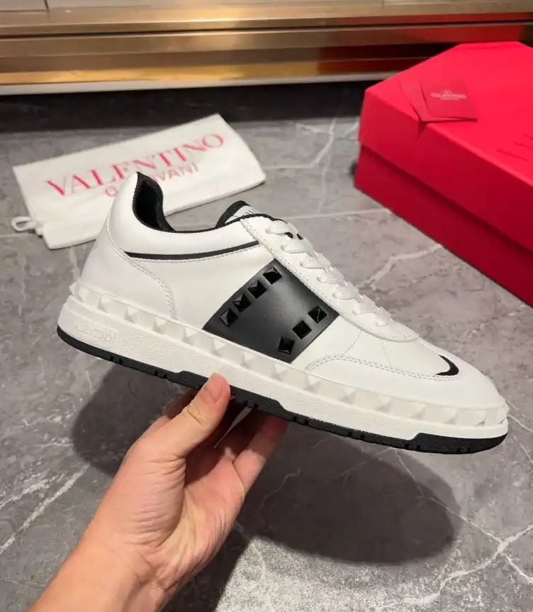 hype Valentino Sneakers