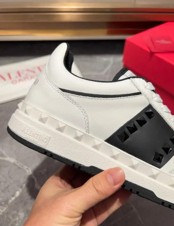 hype Valentino Sneakers