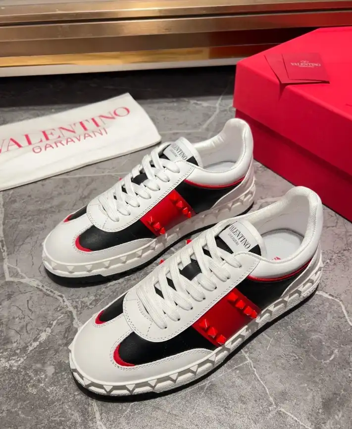 hype Valentino Sneakers