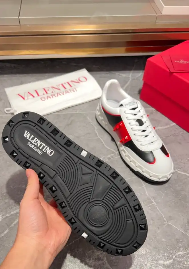 hype Valentino Sneakers