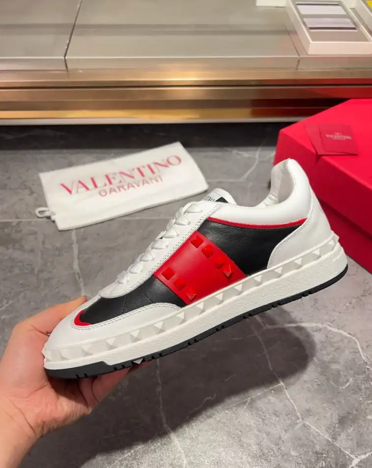 hype Valentino Sneakers