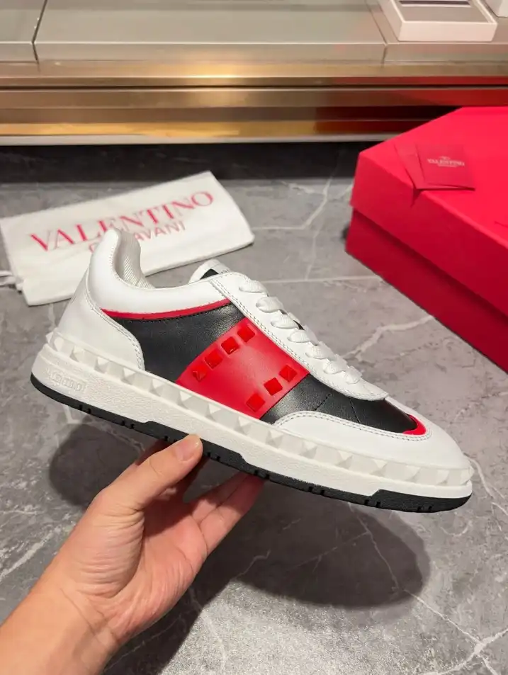 hype Valentino Sneakers