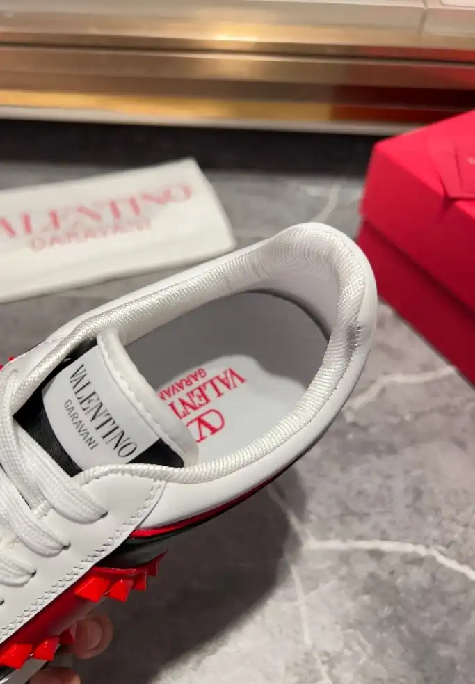 hype Valentino Sneakers