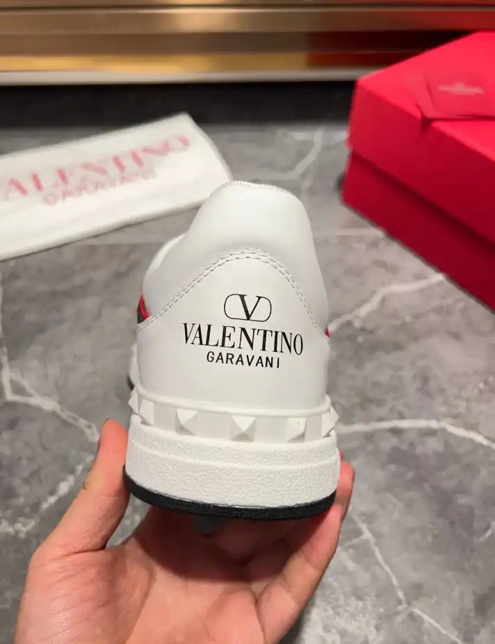 hype Valentino Sneakers