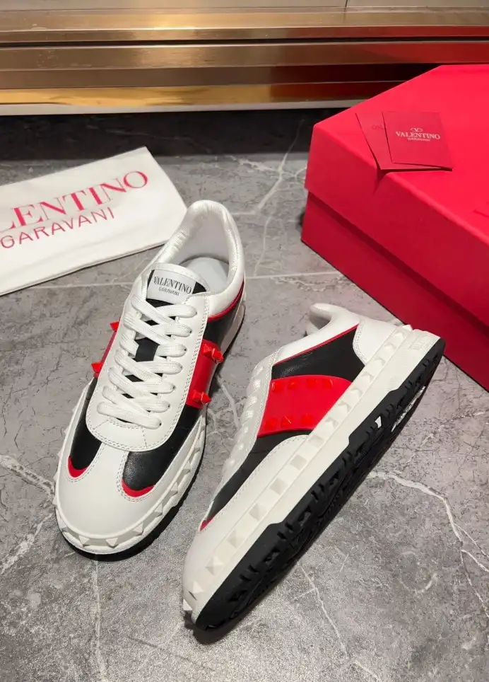 hype Valentino Sneakers