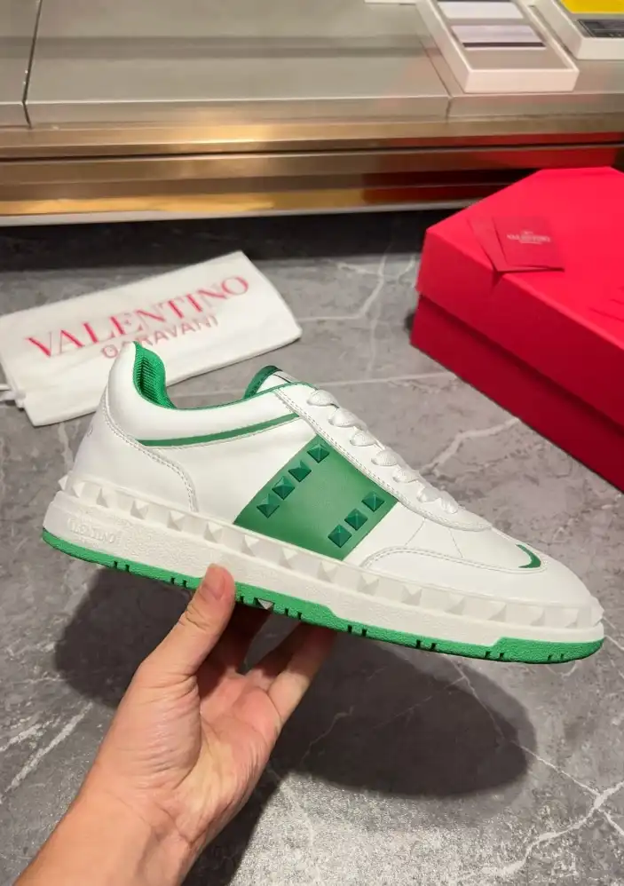 hype Valentino Sneakers