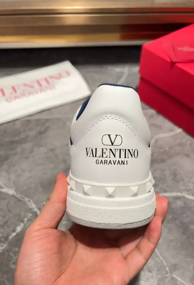 hype Valentino Sneakers