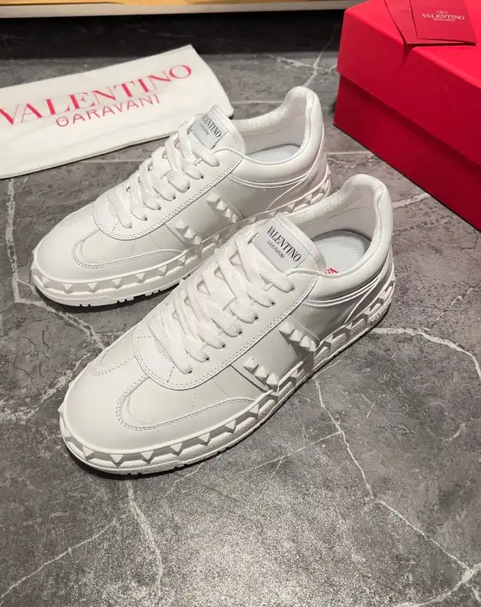 hype Valentino Sneakers