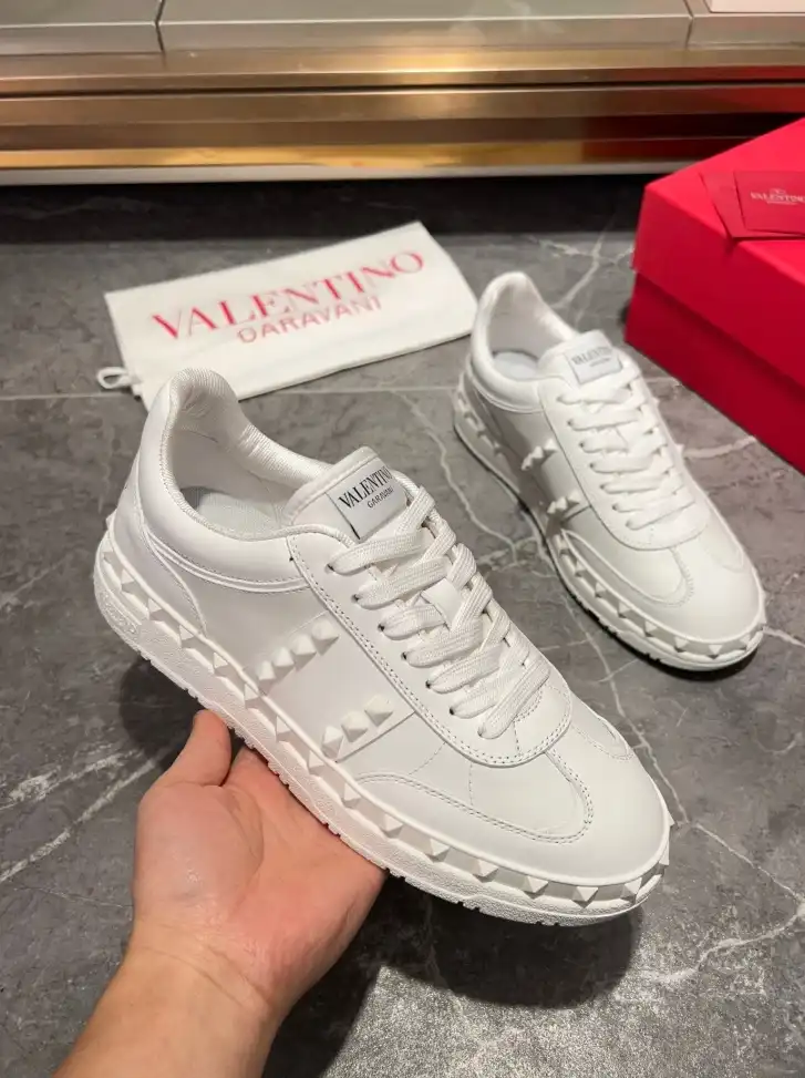 hype Valentino Sneakers