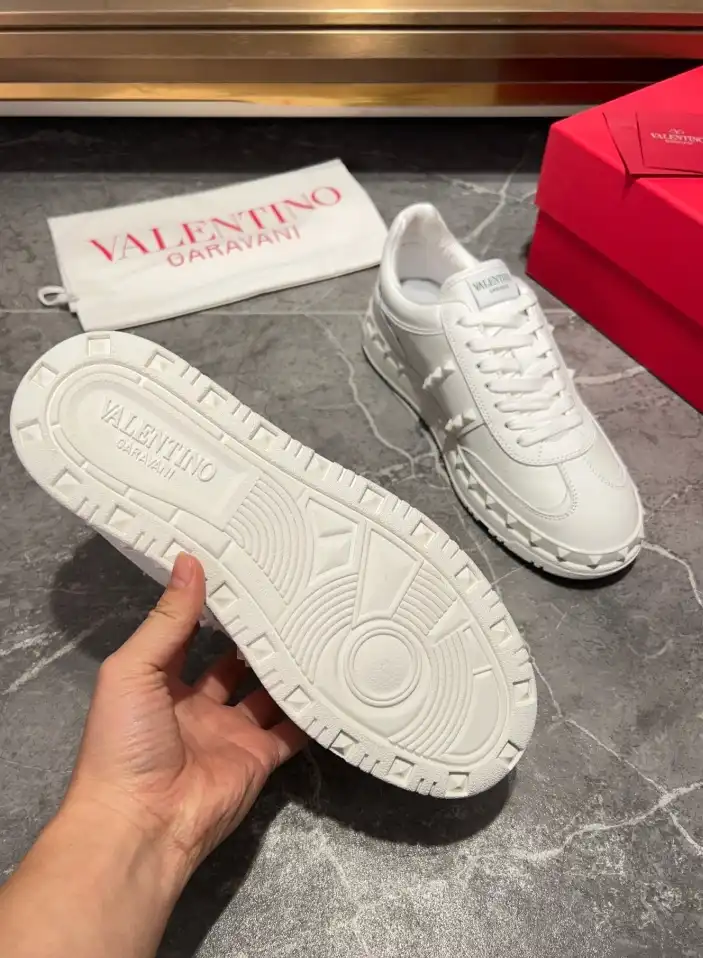 hype Valentino Sneakers