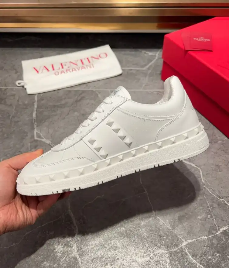 hype Valentino Sneakers