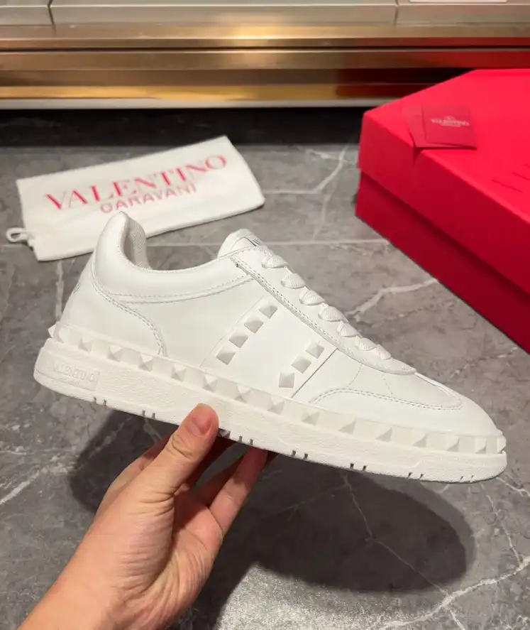 hype Valentino Sneakers