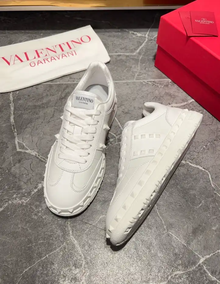 hype Valentino Sneakers