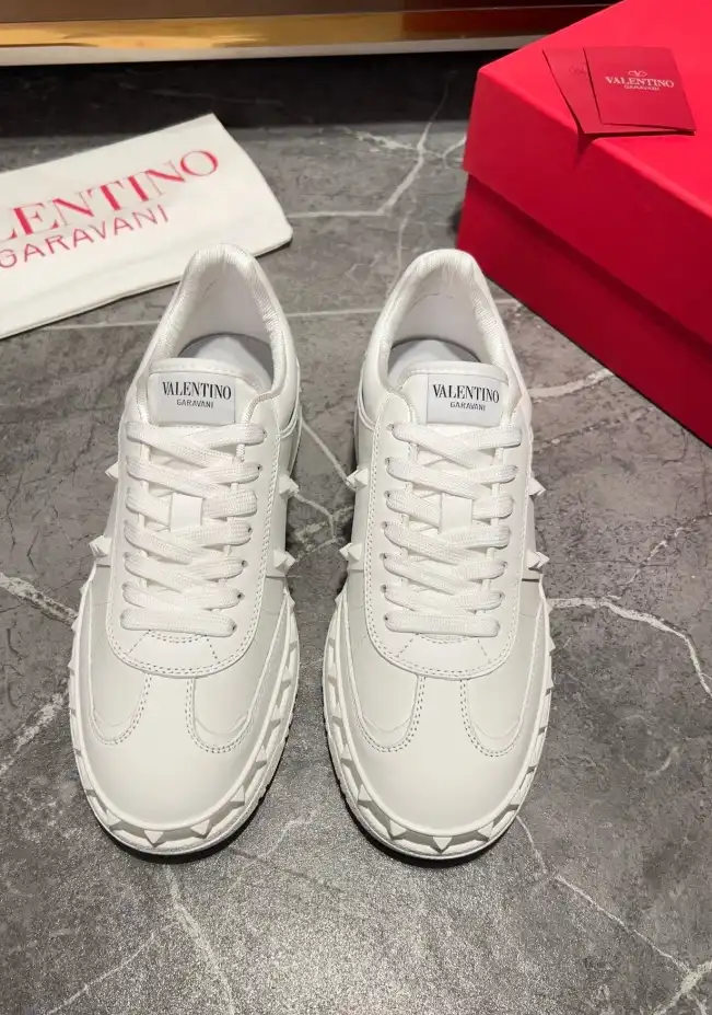 hype Valentino Sneakers