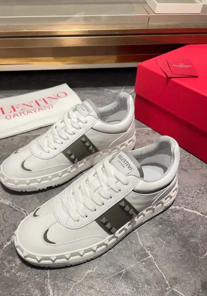 hype Valentino Sneakers