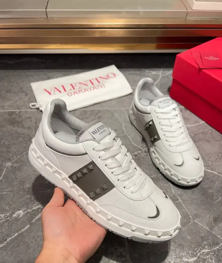 hype Valentino Sneakers