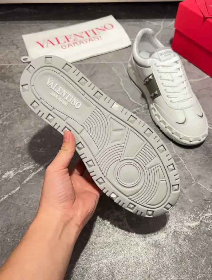 hype Valentino Sneakers