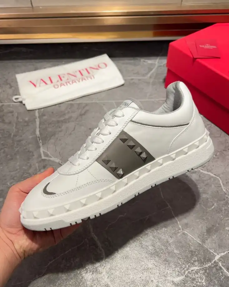 hype Valentino Sneakers