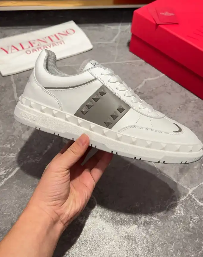 hype Valentino Sneakers