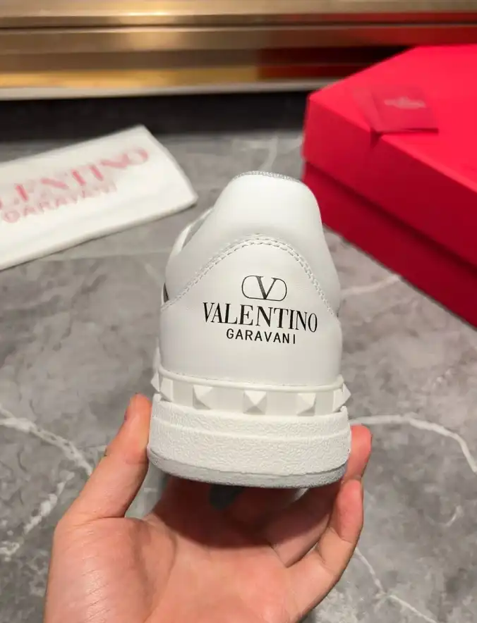 hype Valentino Sneakers