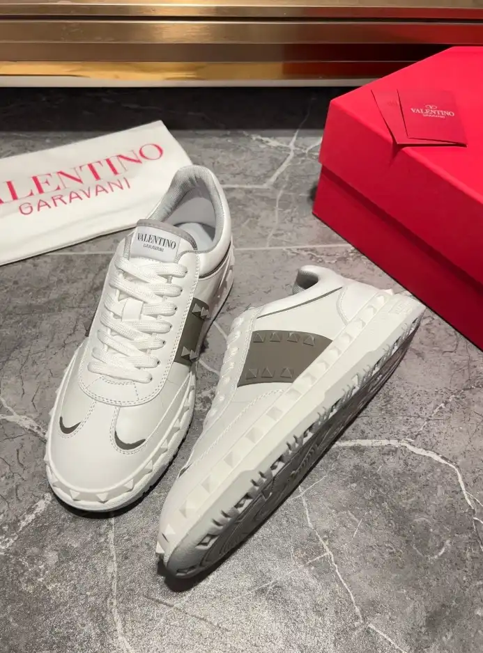 hype Valentino Sneakers