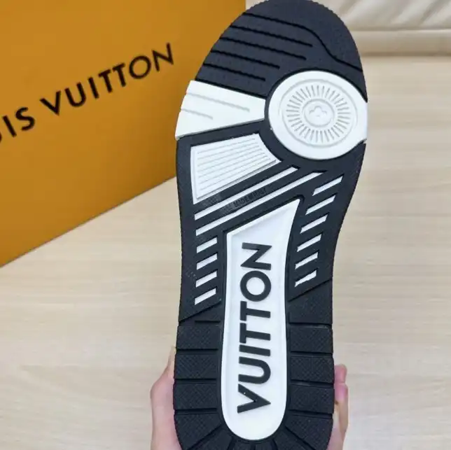 hype Louis Vuitton Sneakers