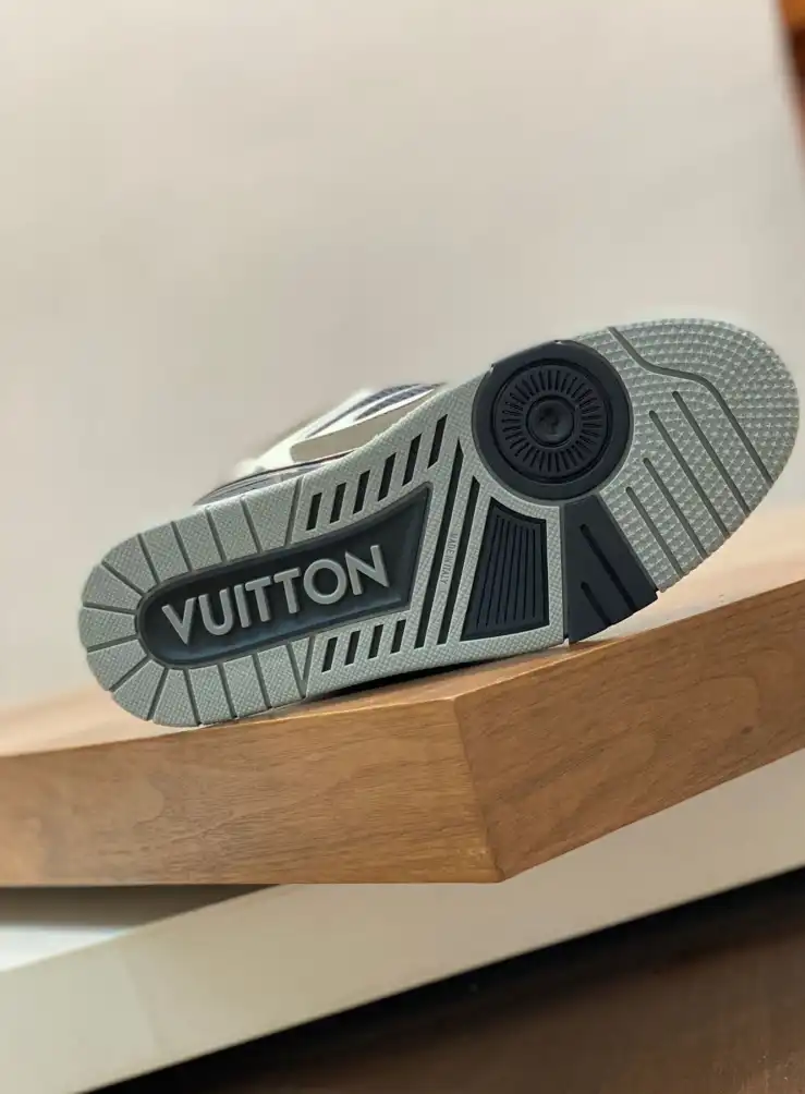 hype Louis Vuitton Sneakers