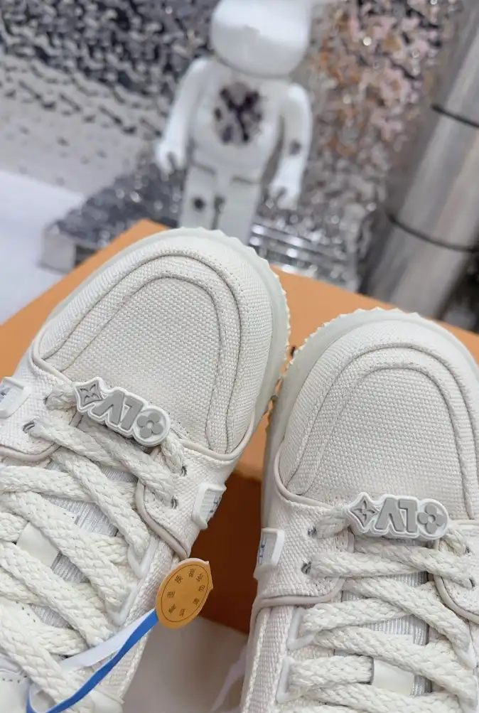 hype Louis Vuitton Sneakers