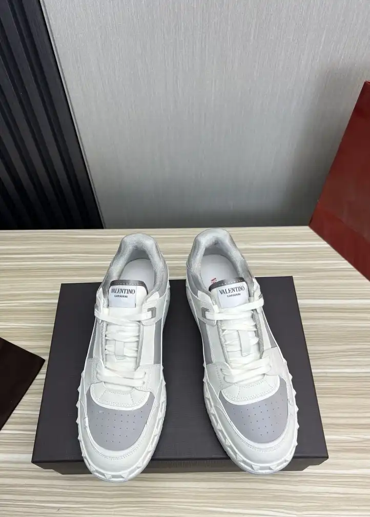 hype Valentino Sneakers