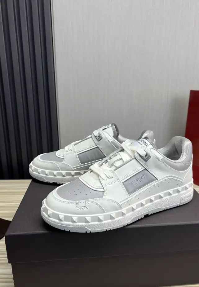 hype Valentino Sneakers