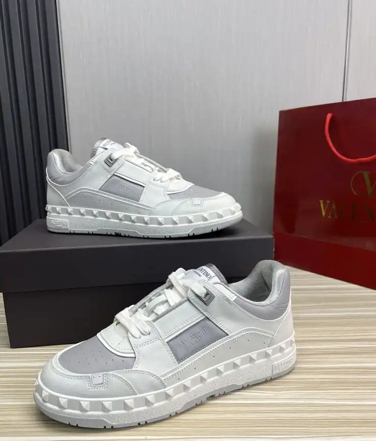 hype Valentino Sneakers