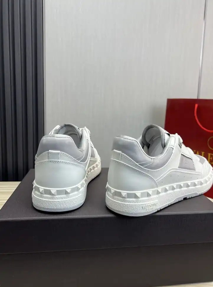 hype Valentino Sneakers