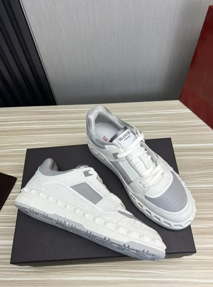 hype Valentino Sneakers