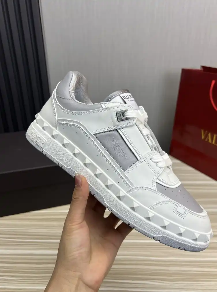 hype Valentino Sneakers