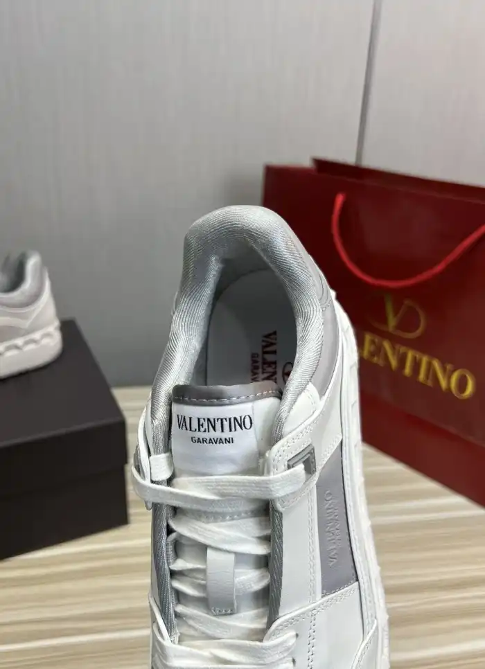 hype Valentino Sneakers