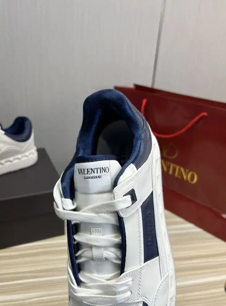 hype Valentino Sneakers