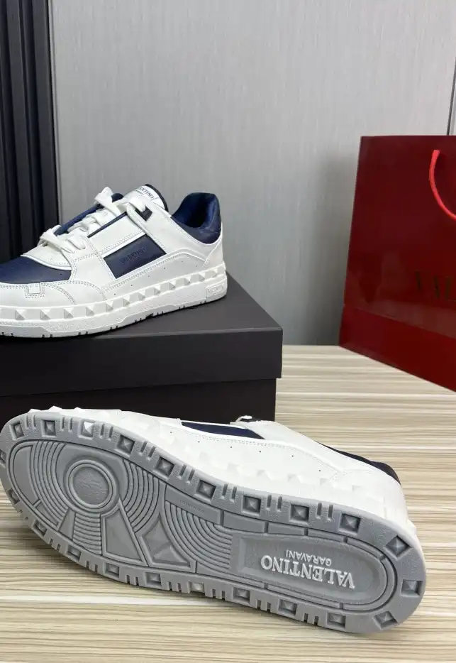 hype Valentino Sneakers